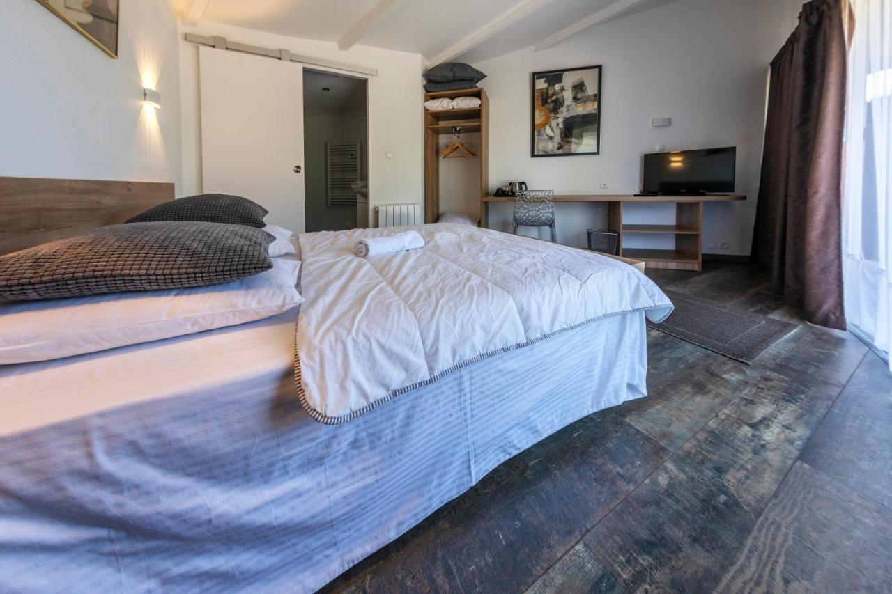 La Jalousie Hotel Saint-Aignan-de-Cramesnil Luaran gambar