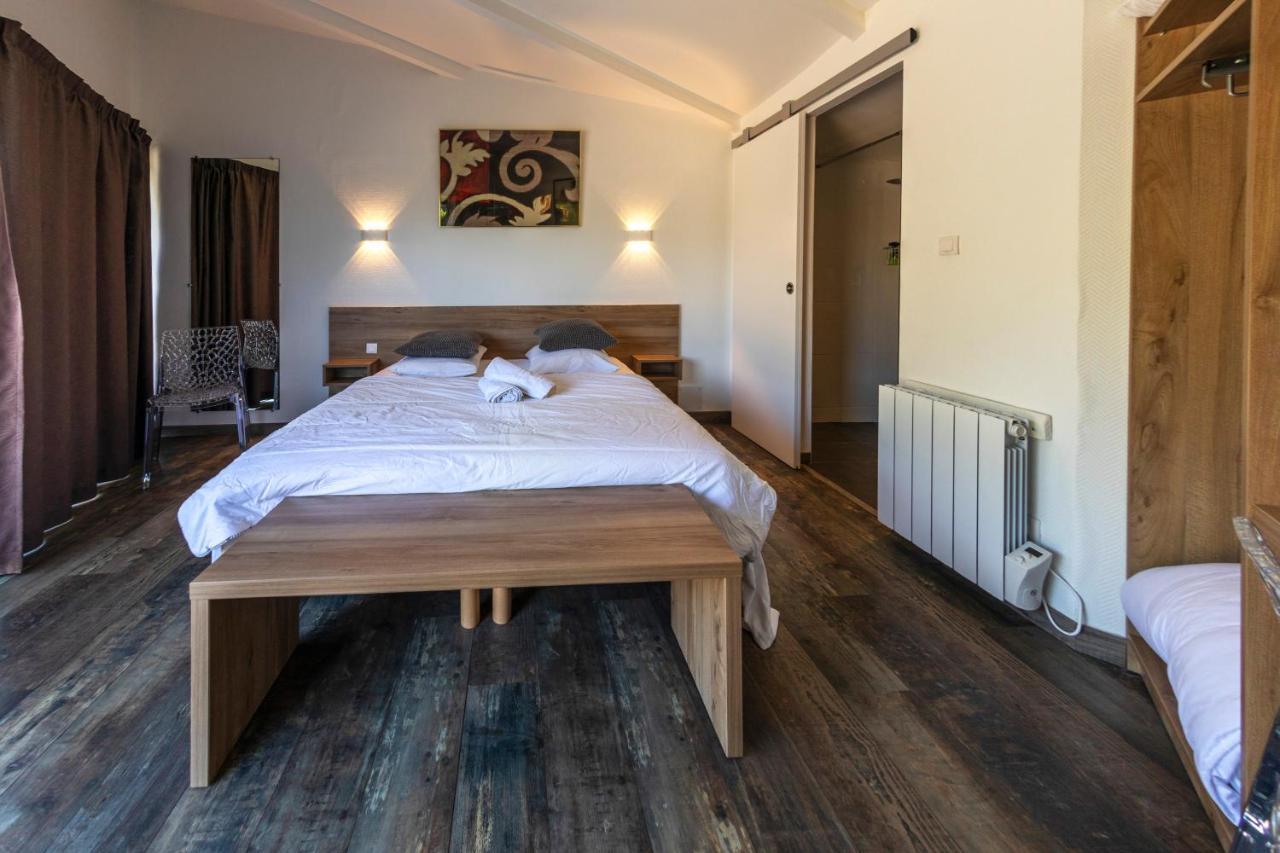 La Jalousie Hotel Saint-Aignan-de-Cramesnil Luaran gambar