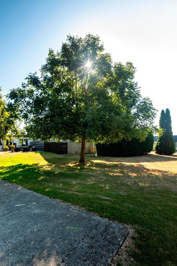 La Jalousie Hotel Saint-Aignan-de-Cramesnil Luaran gambar